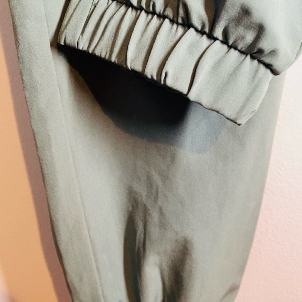 Like New 90 Degree by Reflex Sage Green sz Small Joggers with Cargo Pockets - Picture 5 of 7